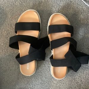 Strap black sandals